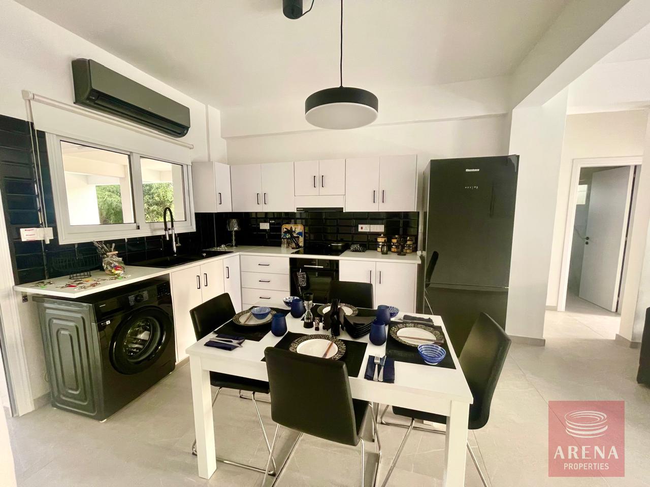 14-2-BED-APT-LIVADIA-8048-2