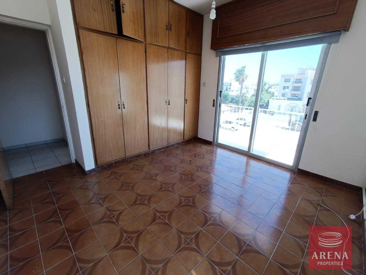 14-3-BED-APT-LARNACA-8542
