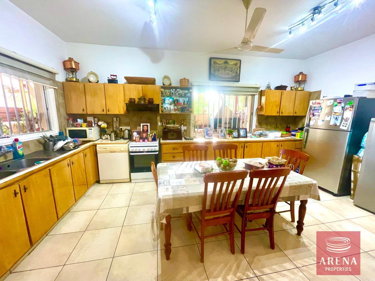 14-3-BED-TH-IN-SOTIROS-8141