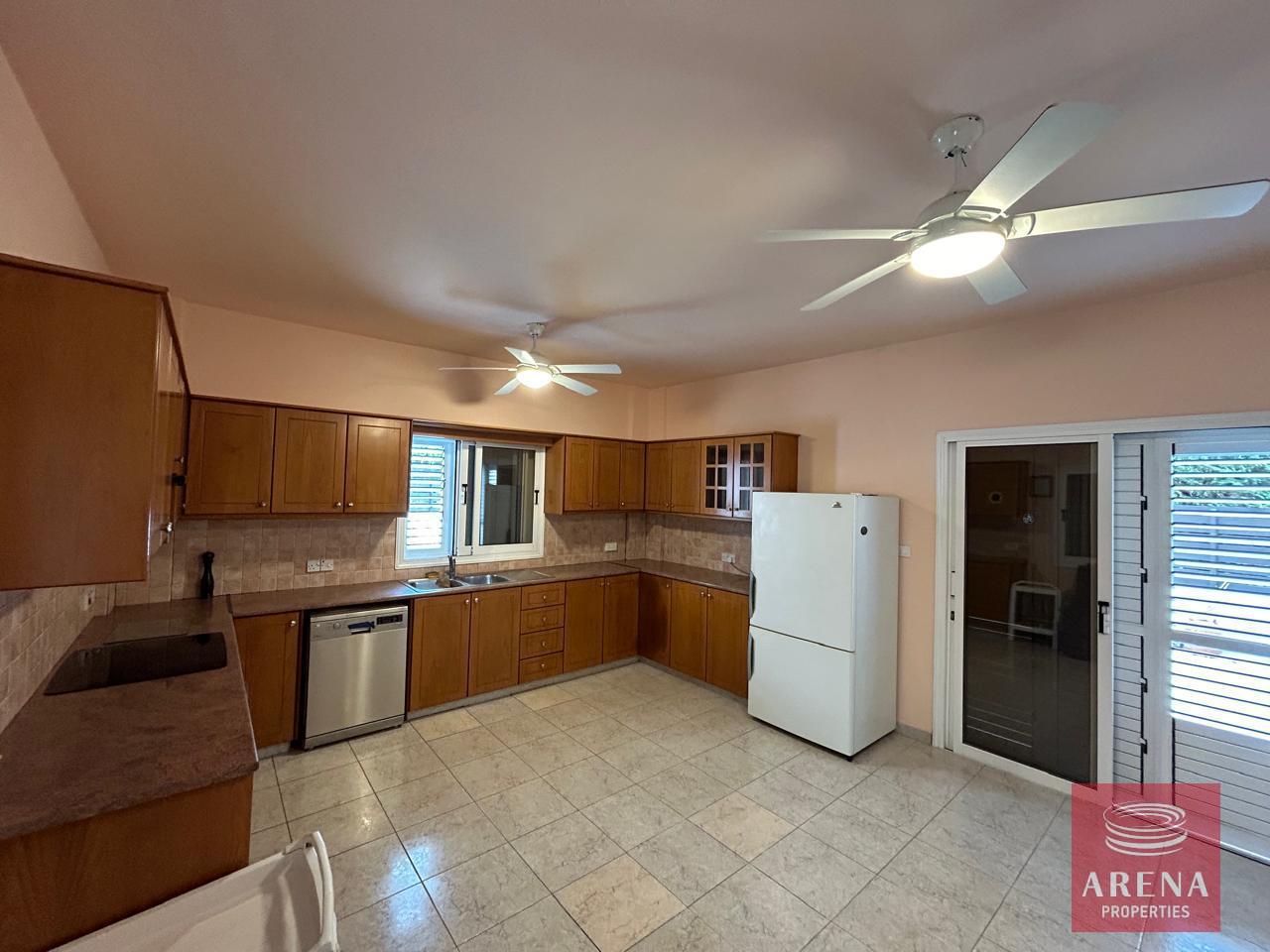 14-4-BED-VILLA-IN-ARADIPPOU-8641