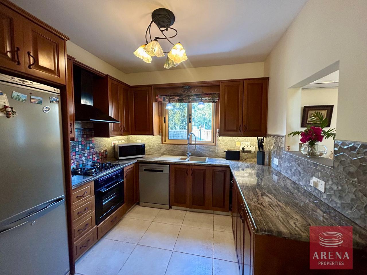 14-4-BED-VILLA-PERVOLIA-8659