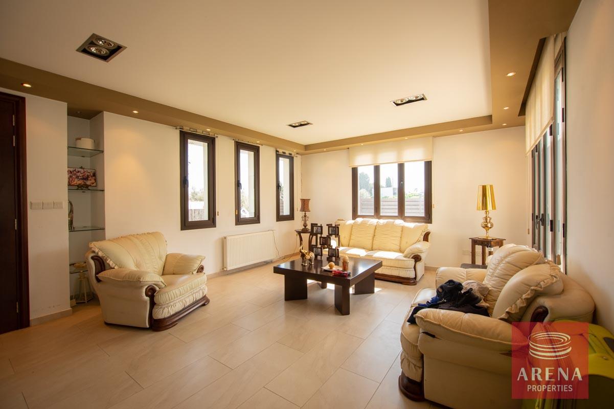 14-4-bed-house-for-sale-6041-1