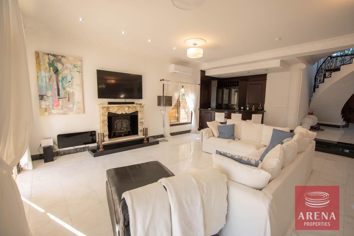 14-5-BED-VILLA-FOR-RENT-IN-PERVOLIA-5979-2