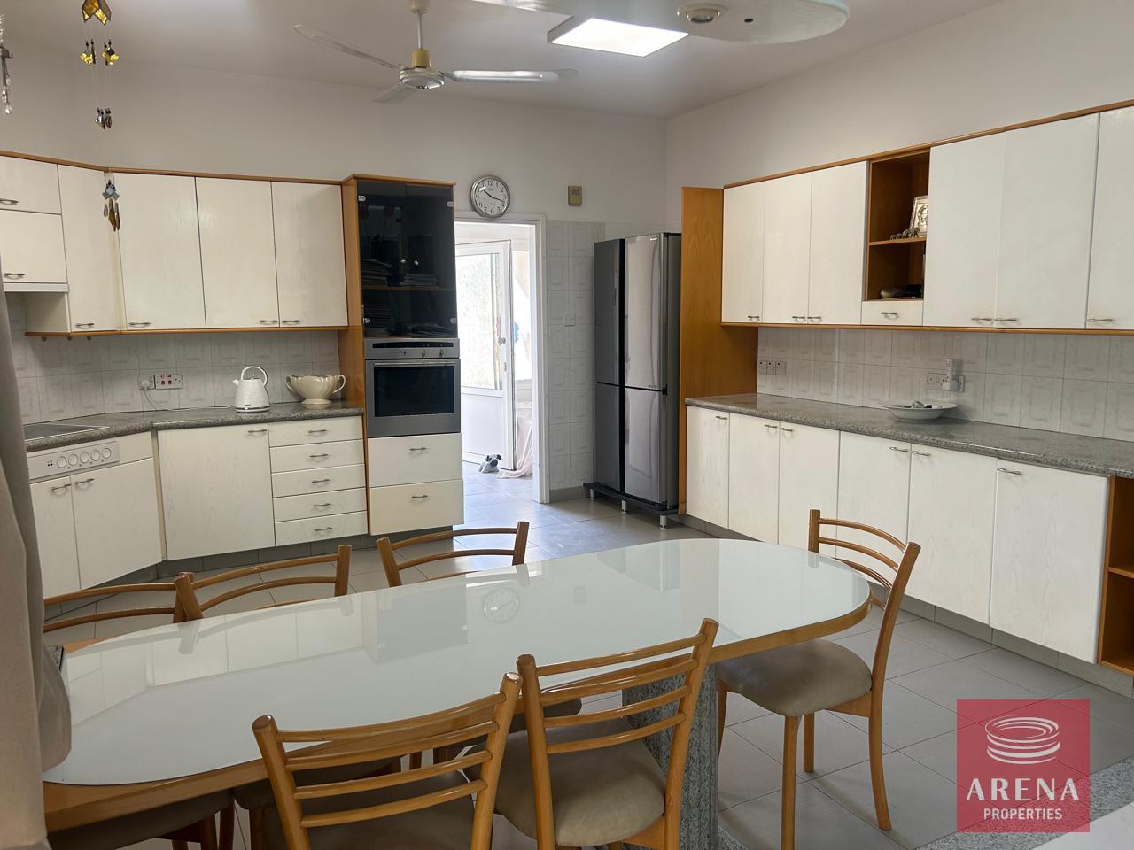 14-5-BED-VILLA-IN-LARNACA-8878