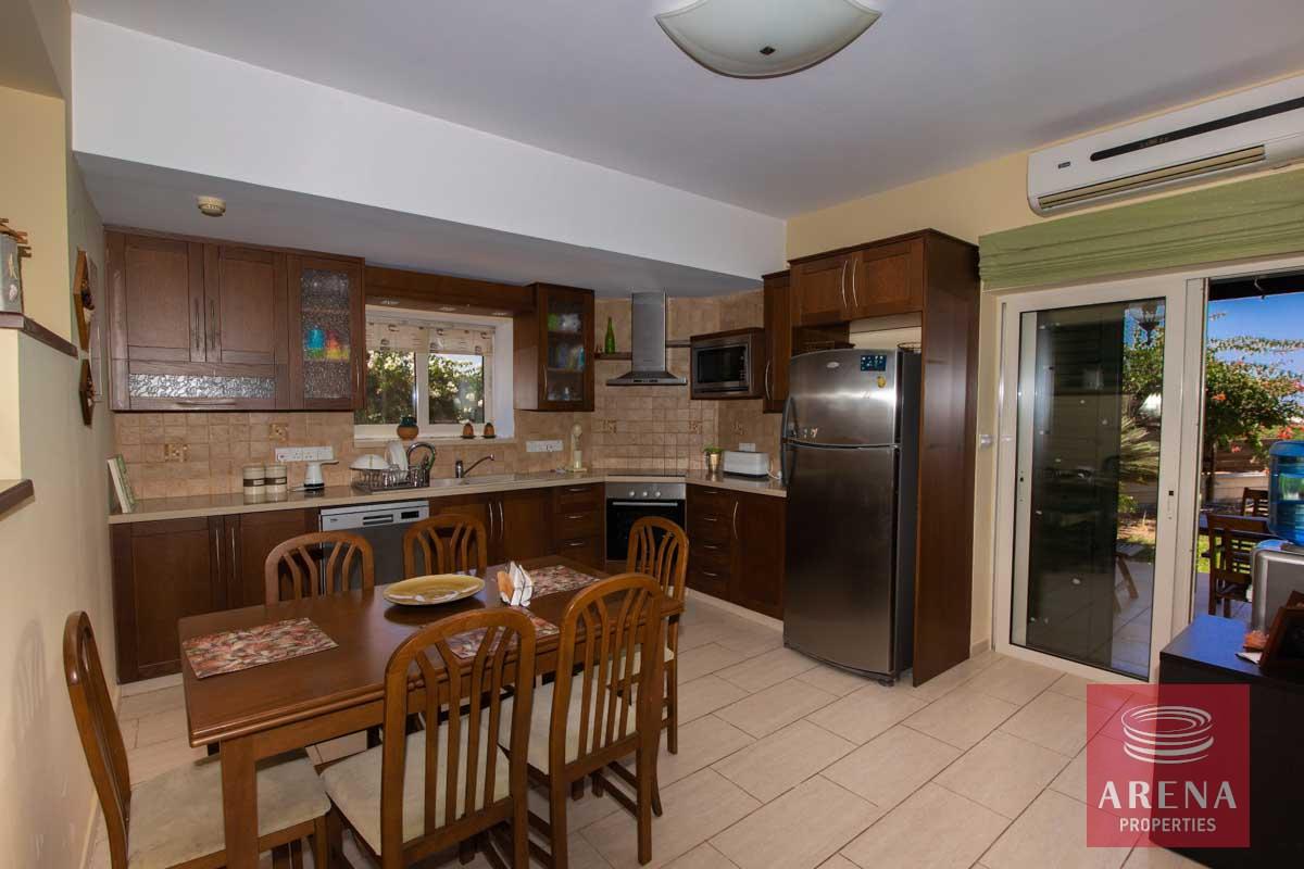 14-5-bed-villa-in-Paralimni-6482