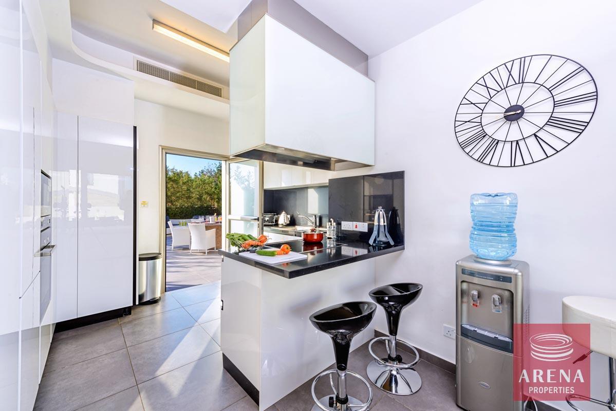 14-6-BED-VILLA-PROARAS-8444