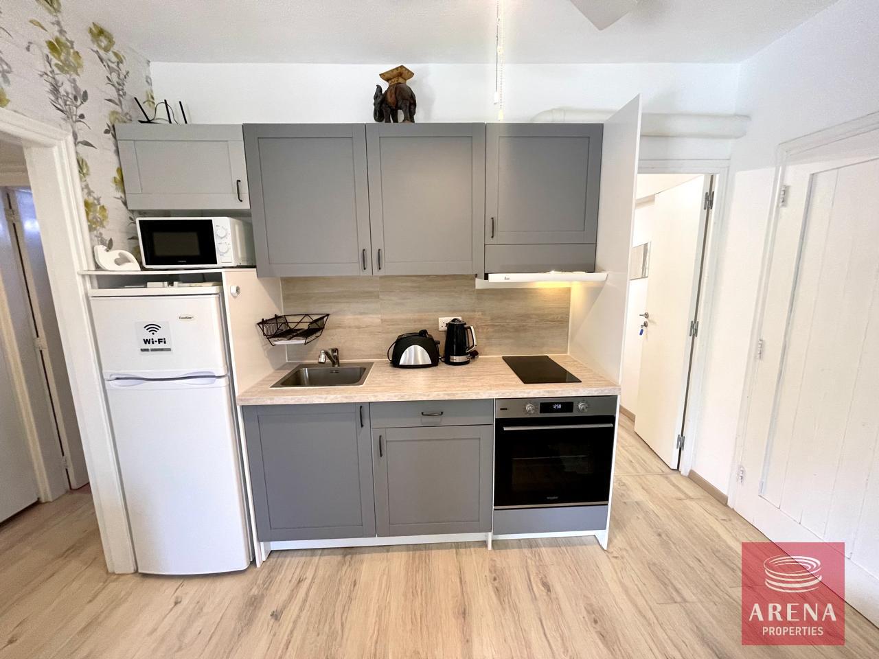 14-GF-APT-PROTARAS-9244