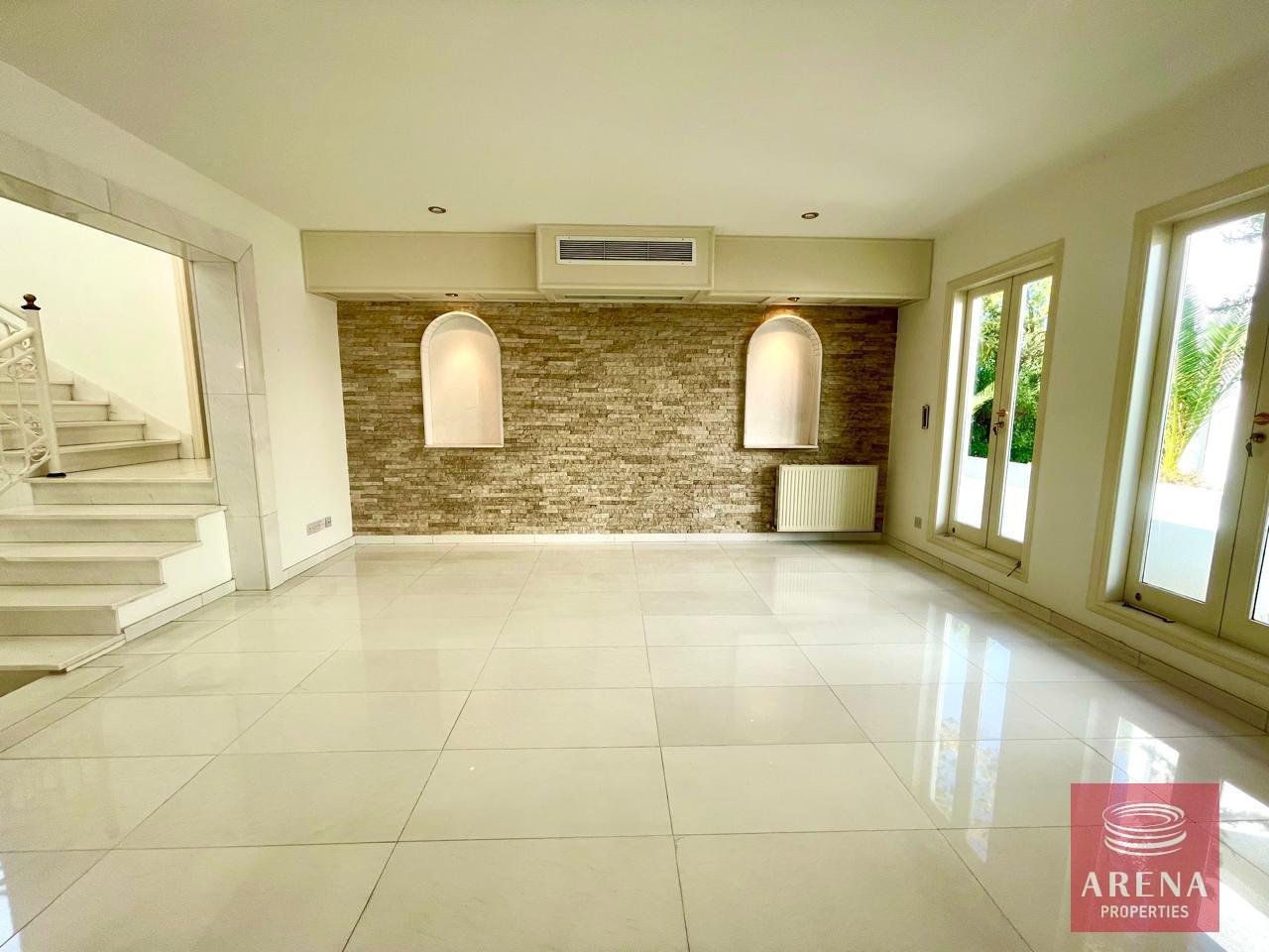 14-VILLA-IN-STROVOLOS-8730