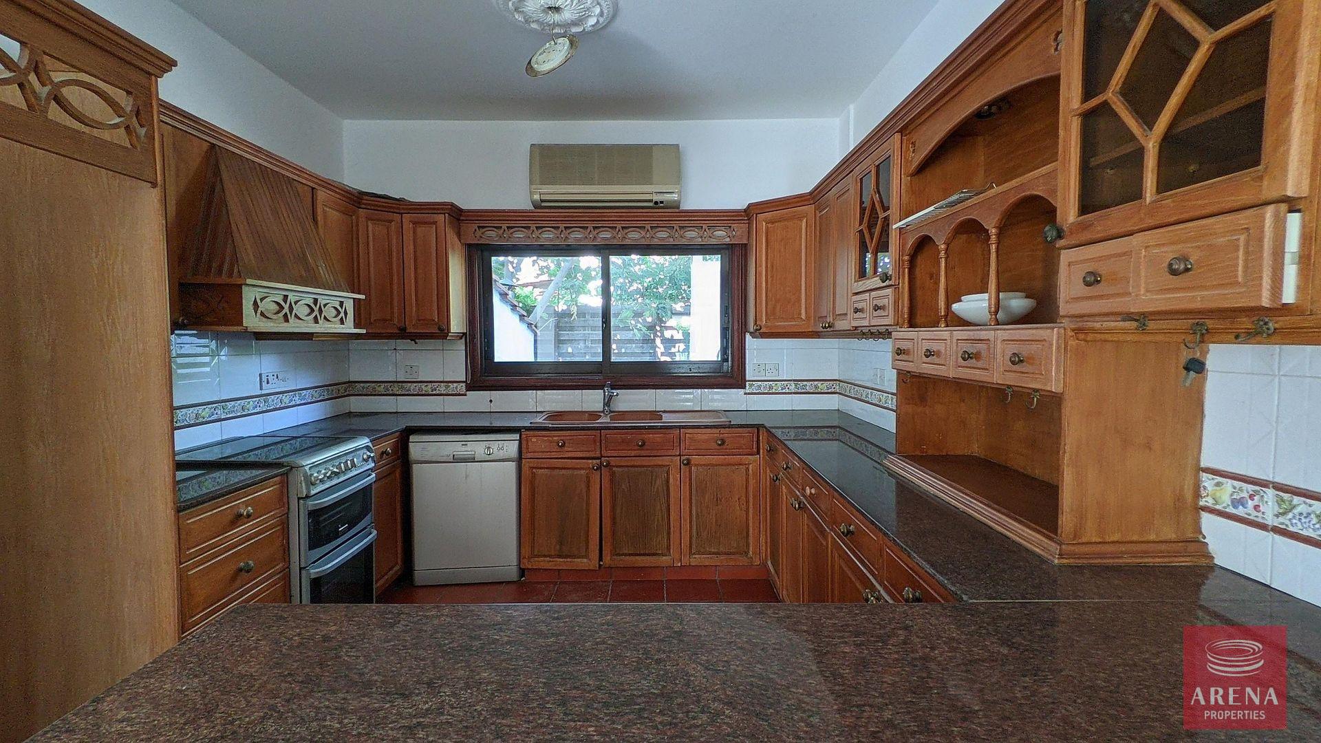 14-villa-in-oroklini-8660