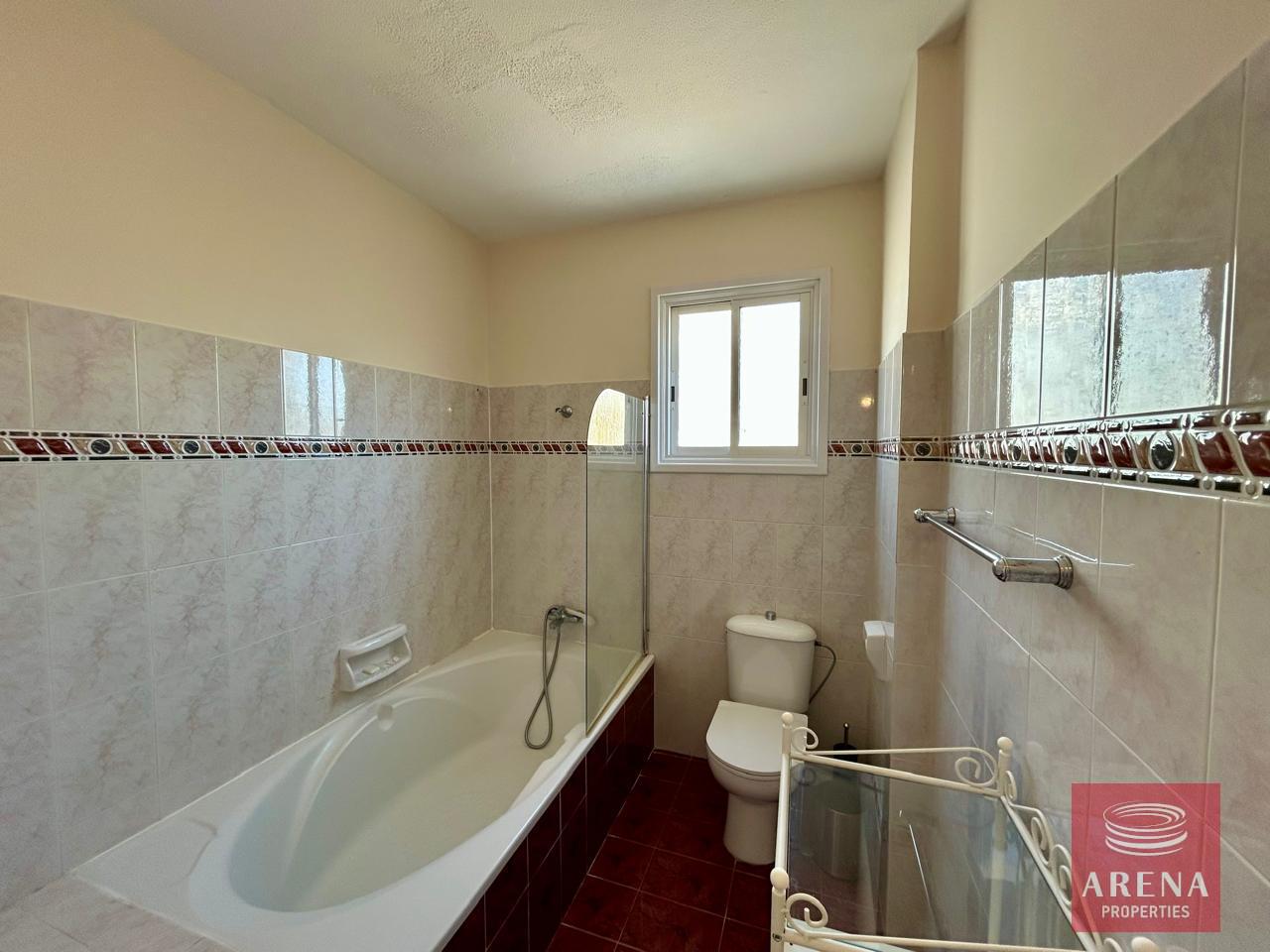 15-1-3-BED-VILLA-FOR-RENT-IN-PERVOLIA-9085