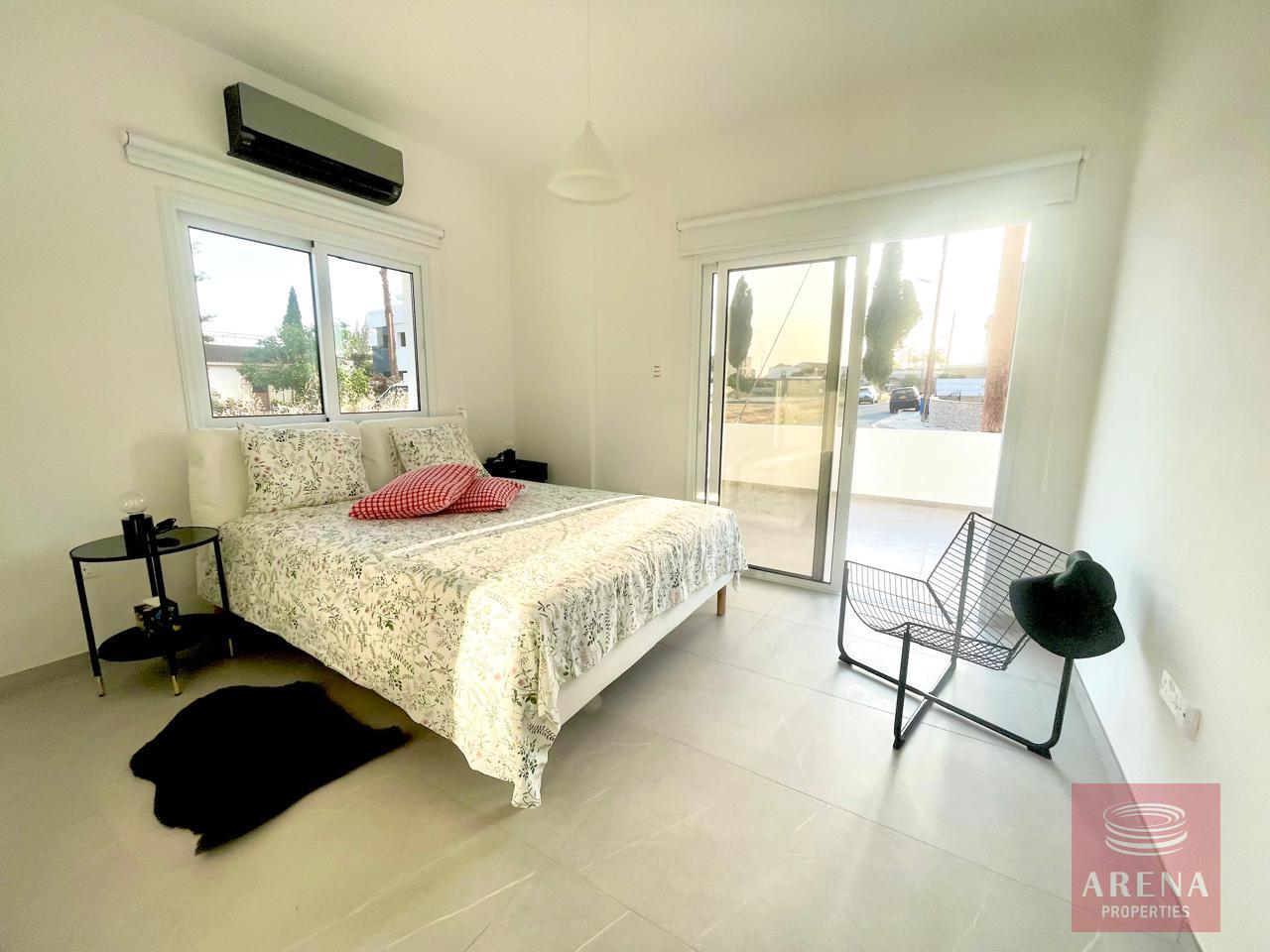 15-2-BED-APT-LIVADIA-8048-2