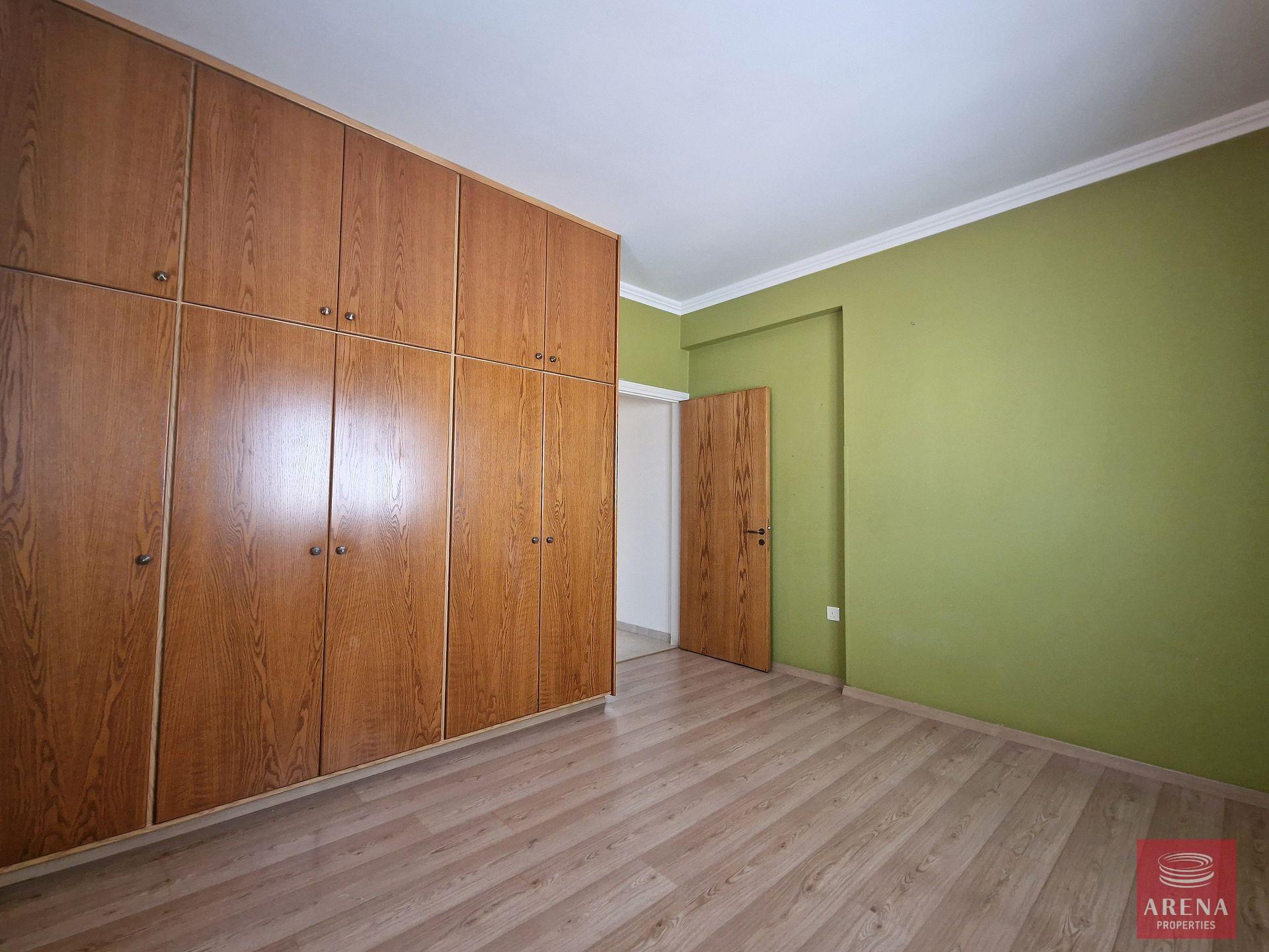 15-3-bed-apt-in-Derynia-7014