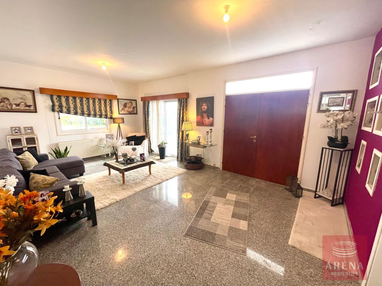 15-4-BED-VILLA-ARADIPPOU-9443