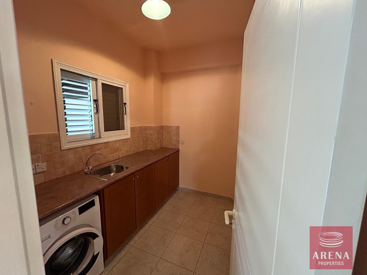 15-4-BED-VILLA-IN-ARADIPPOU-8641