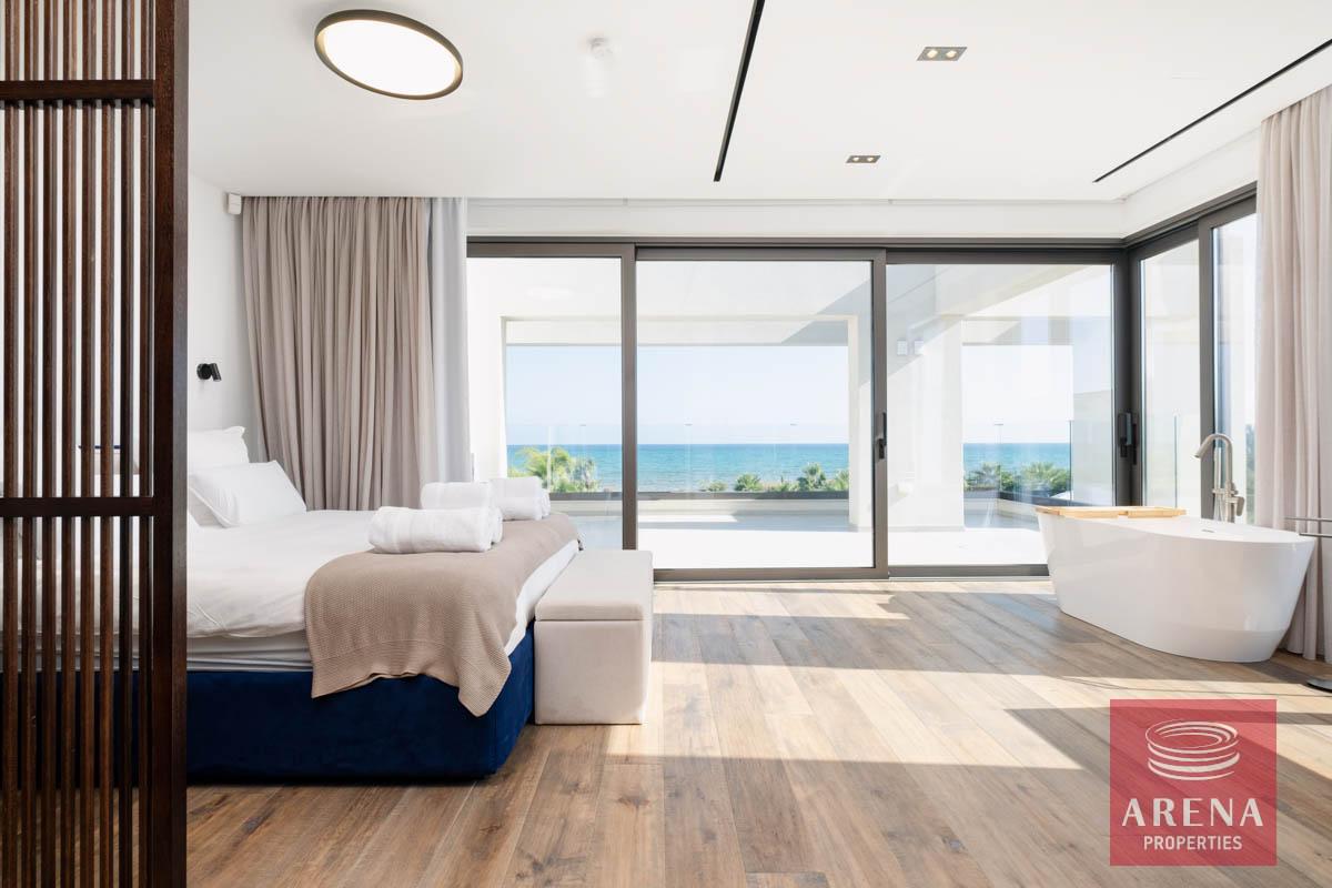 15-4-BED-VILLA-IN-AYIA-THEKLA-8950