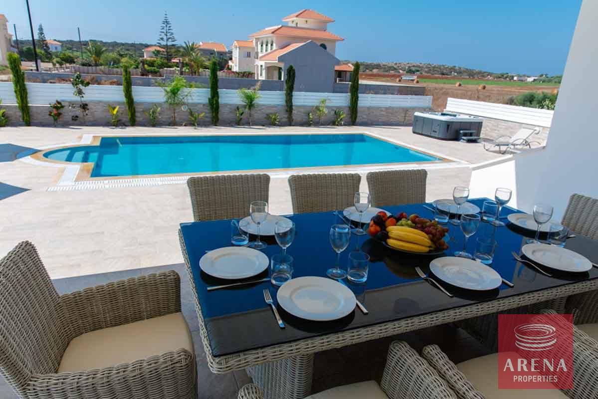 15-4-BED-VILLA-IN-CAPE-GRECO-FOR-SALE-6288