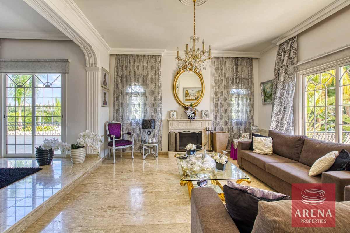 15-4-BED-VILLA-IN-PARALIMNI-6092-2