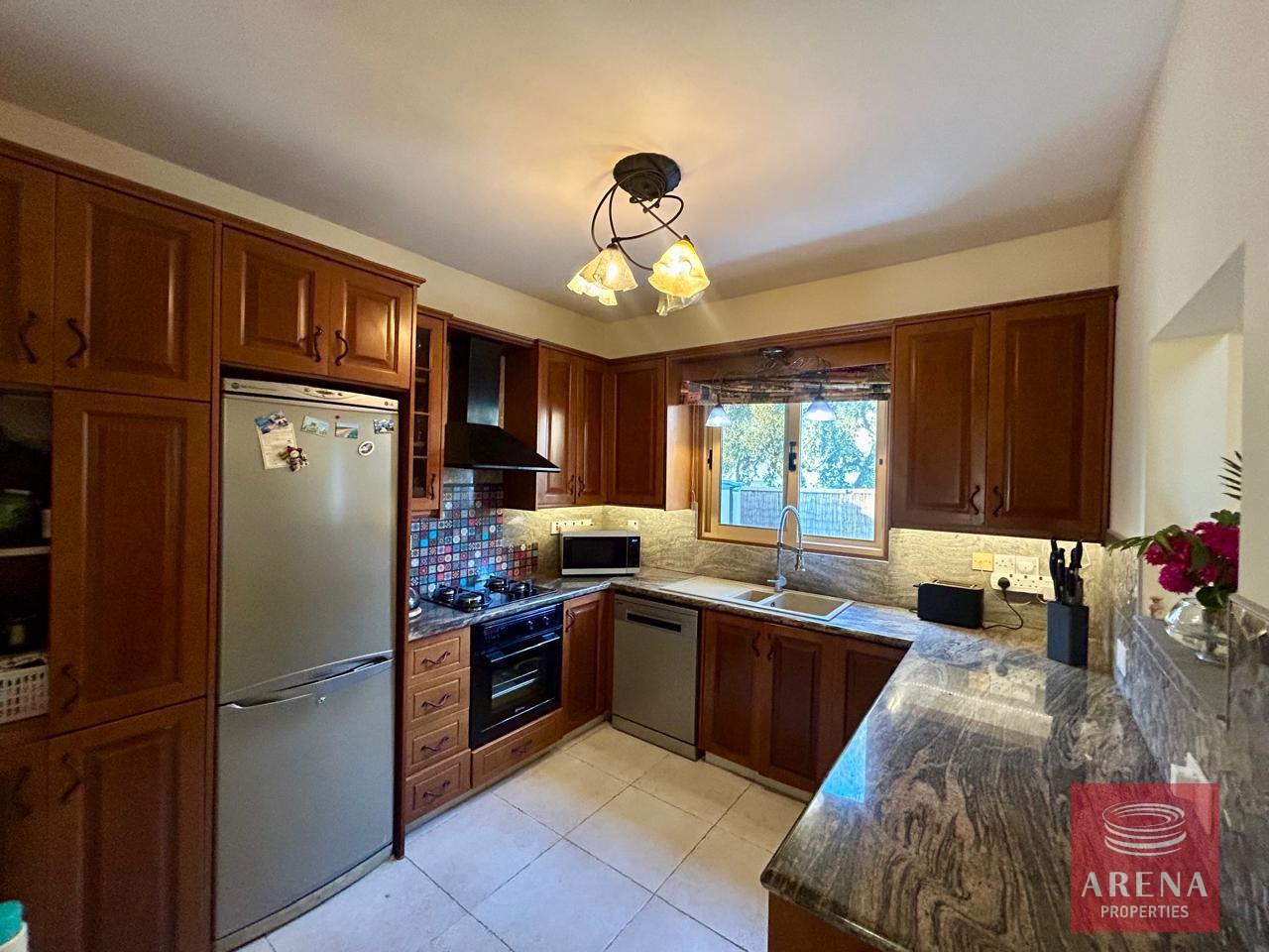 15-4-BED-VILLA-PERVOLIA-8659