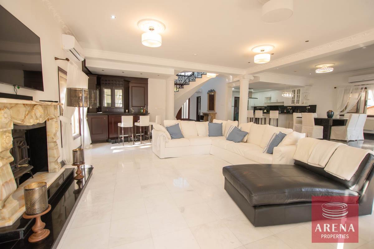 15-5-BED-VILLA-FOR-RENT-IN-PERVOLIA-5979-2