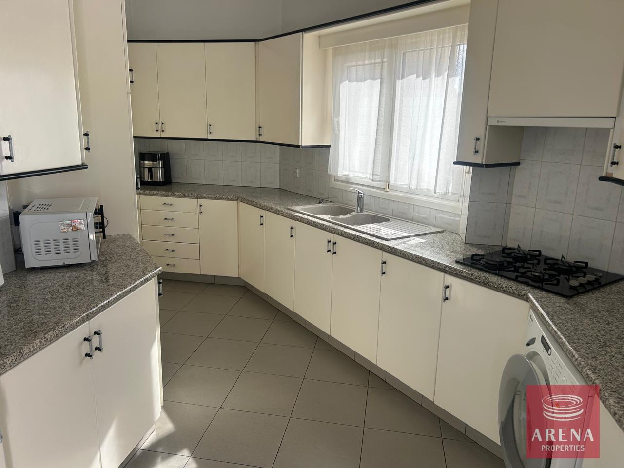 15-5-BED-VILLA-IN-LARNACA-8878