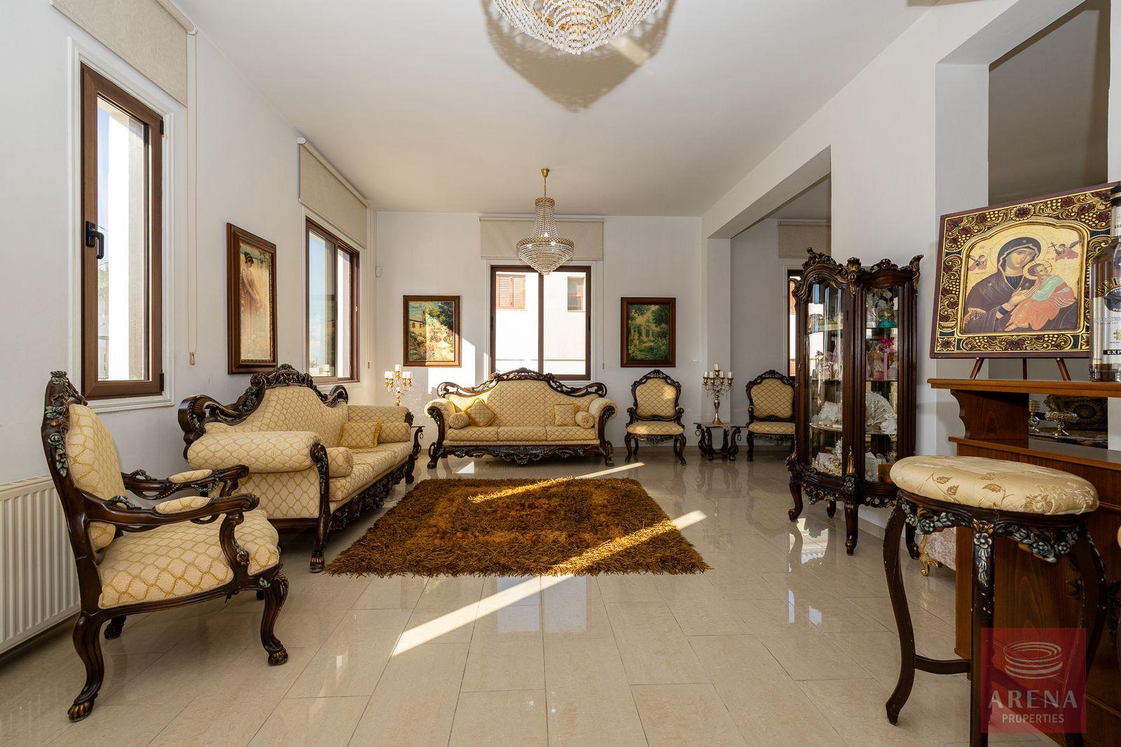 15-5-bed-villa-kiti-10152-5