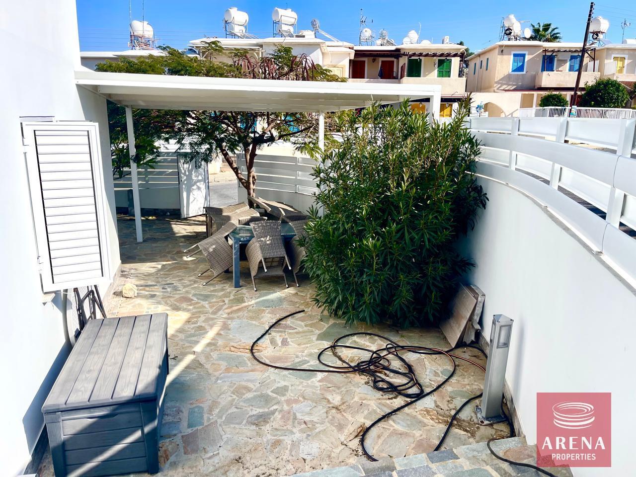 15-APT-IN-PROTARAS-9256