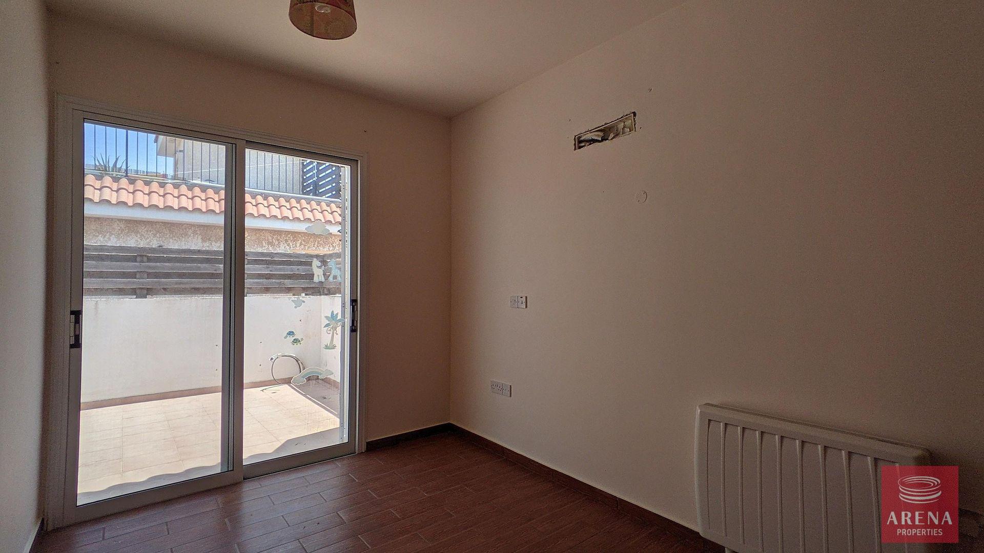 15-HOUSE-IN-DERYNIA-8415