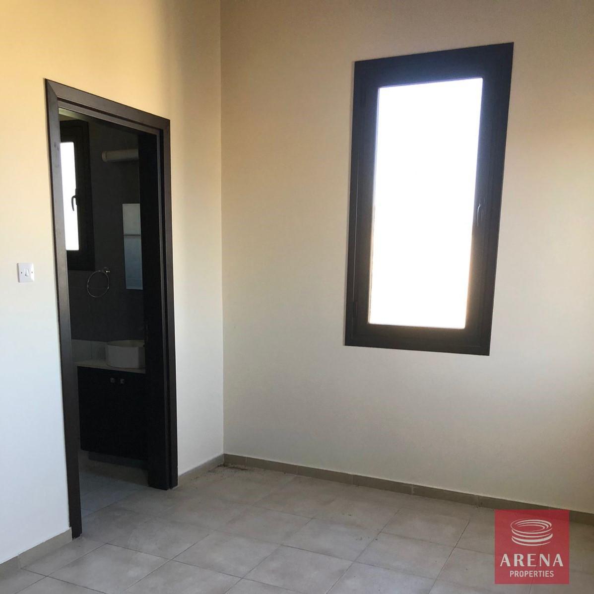 15-townhouse-in-Alaminos-6066-1