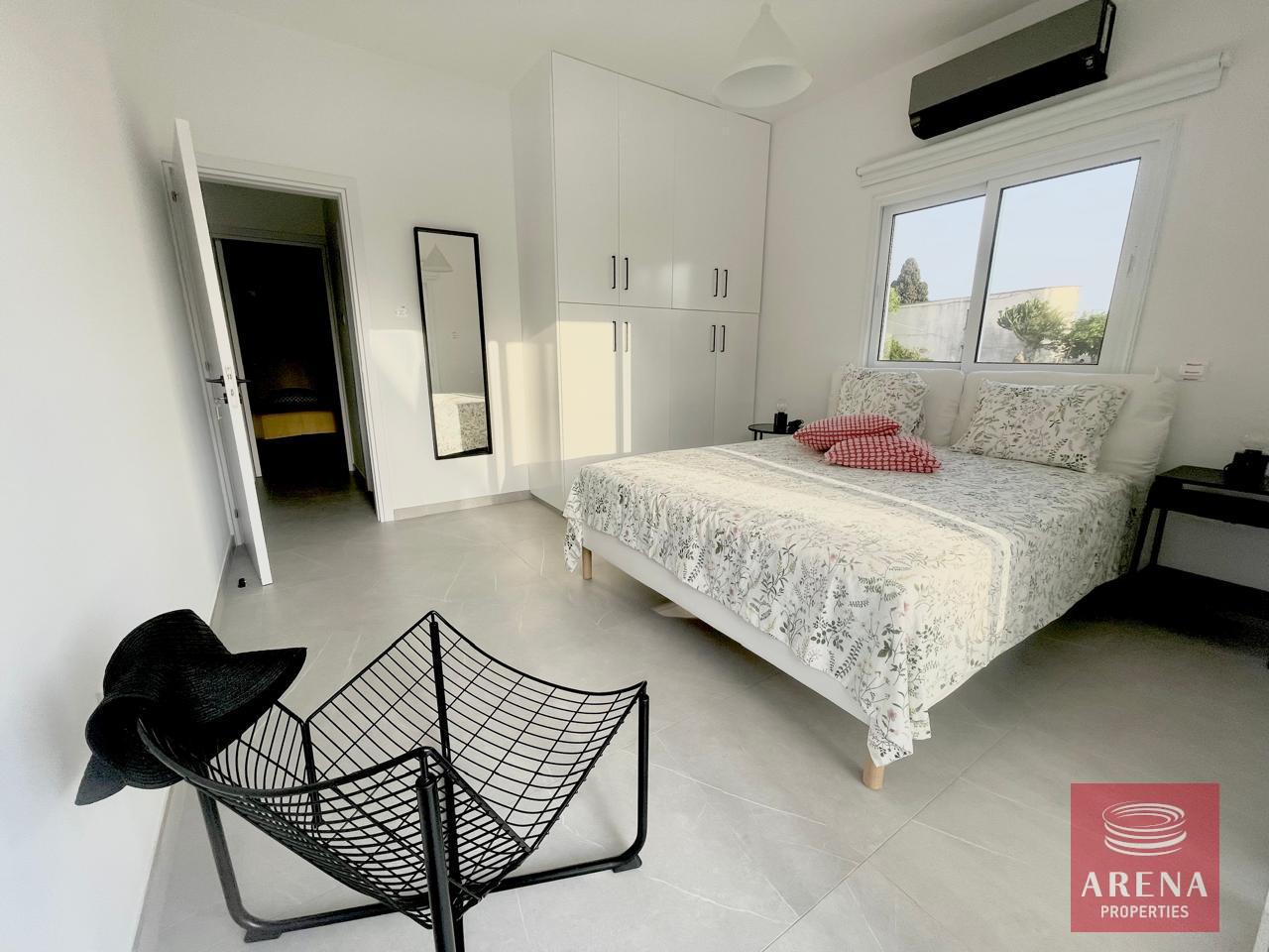 16-2-BED-APT-LIVADIA-8048-1