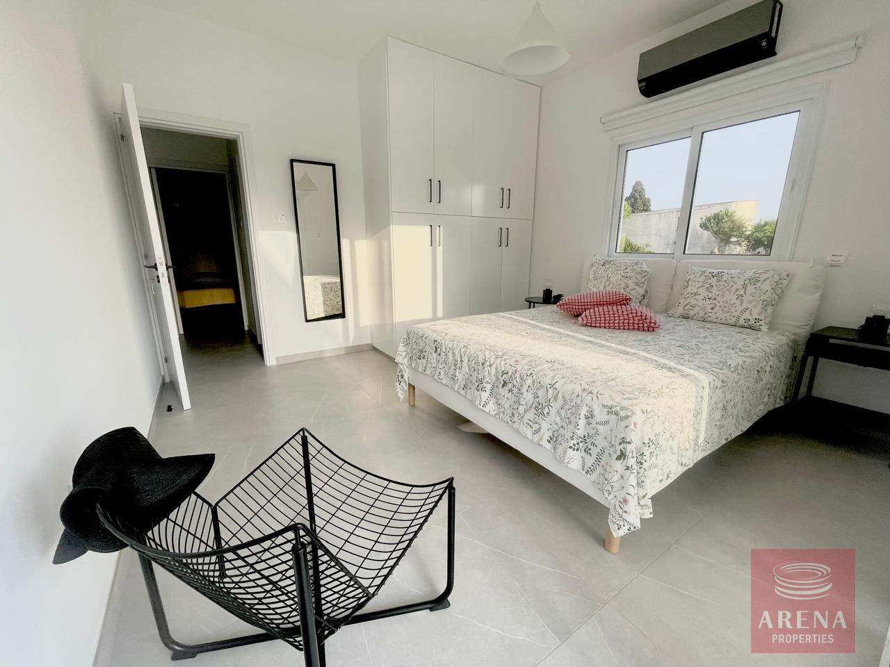 16-2-BED-APT-LIVADIA-8048-2