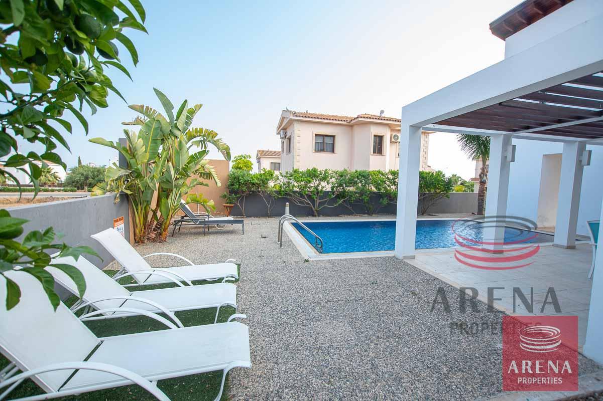 16-3-Bed-villa-in-ayia-thekla-5700