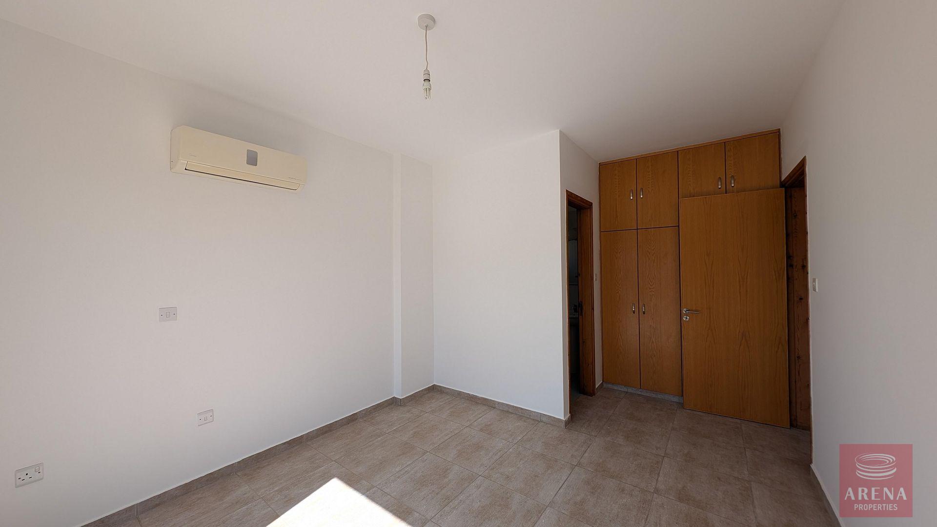 16-3-bed-villa-dromolaxia-9317