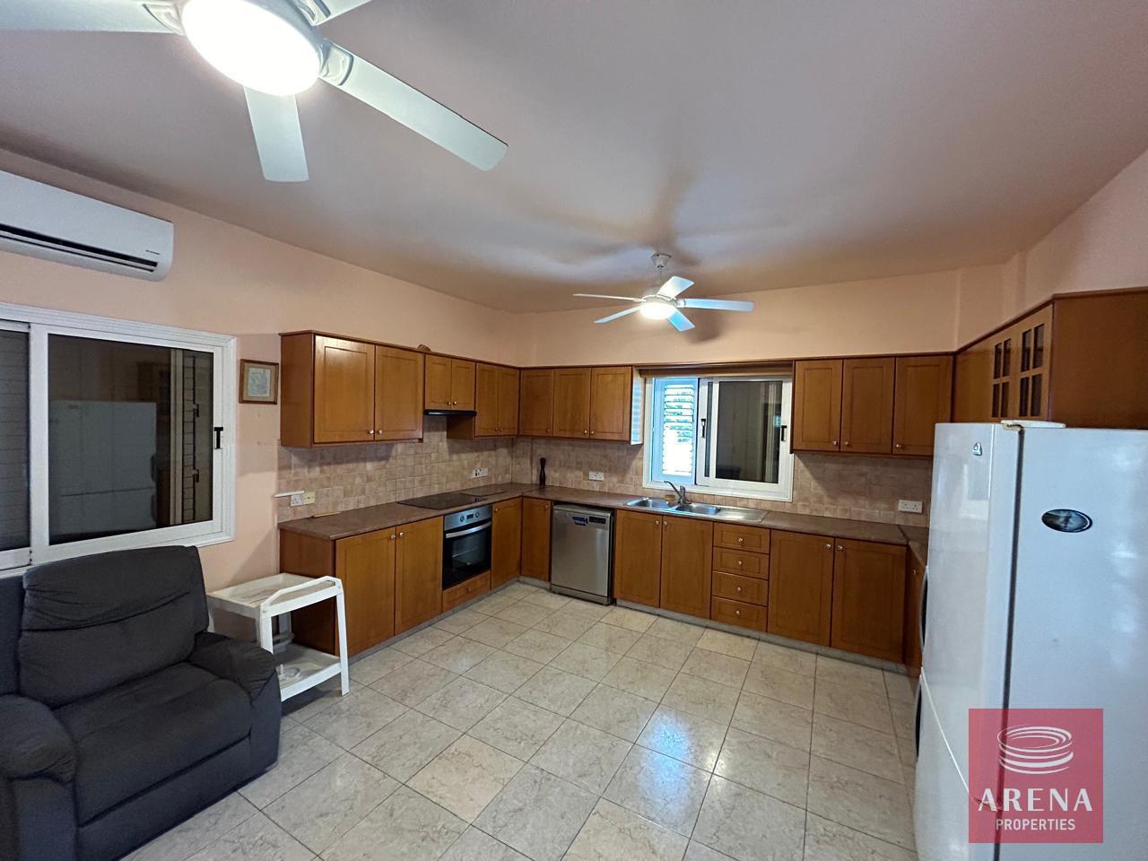 16-4-BED-VILLA-IN-ARADIPPOU-8641