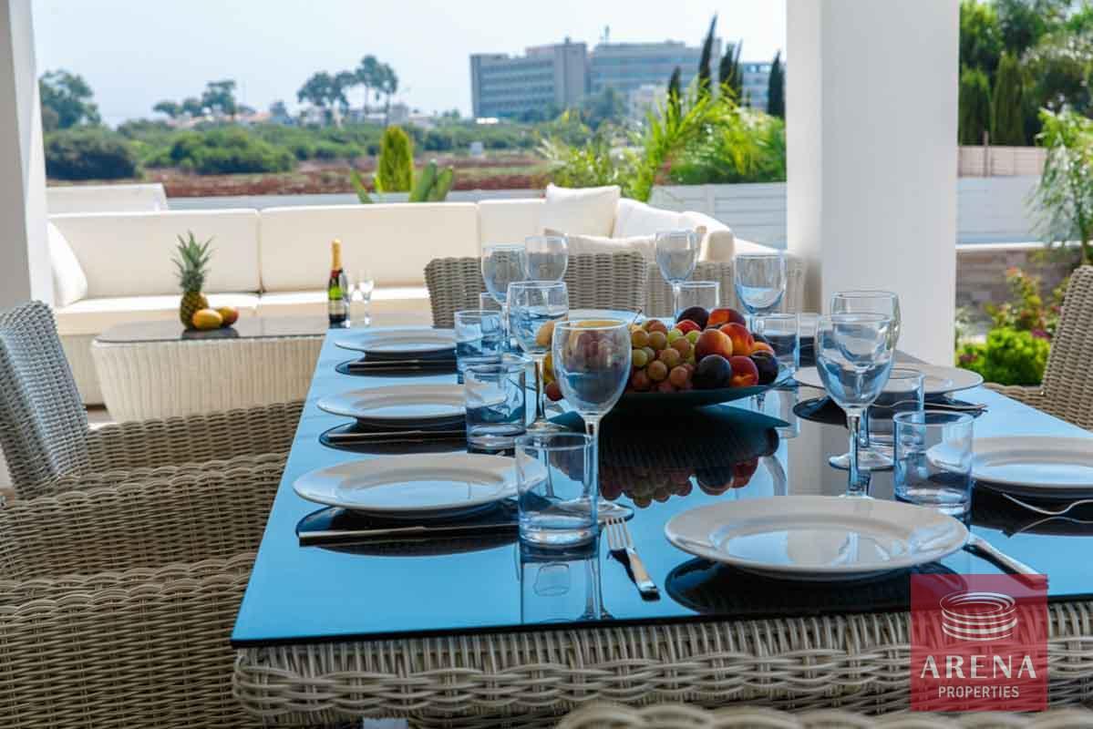 16-4-BED-VILLA-IN-CAPE-GRECO-FOR-SALE-6288