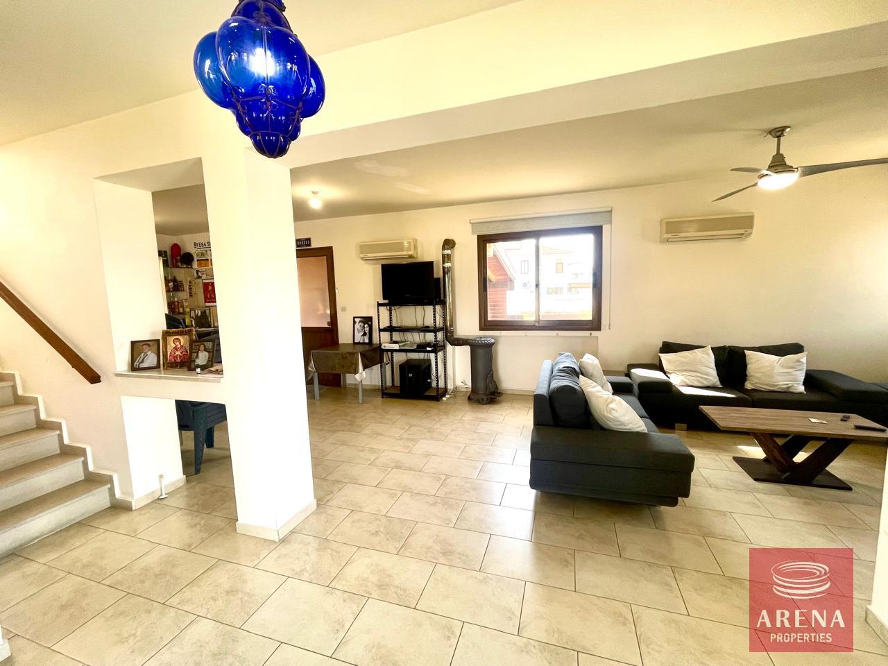 16-4-BED-VILLA-IN-KITI-8754