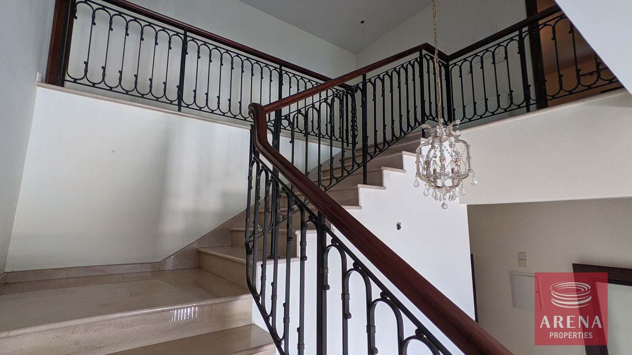 16-4-BED-VILLA-IN-OROKLINI-7481