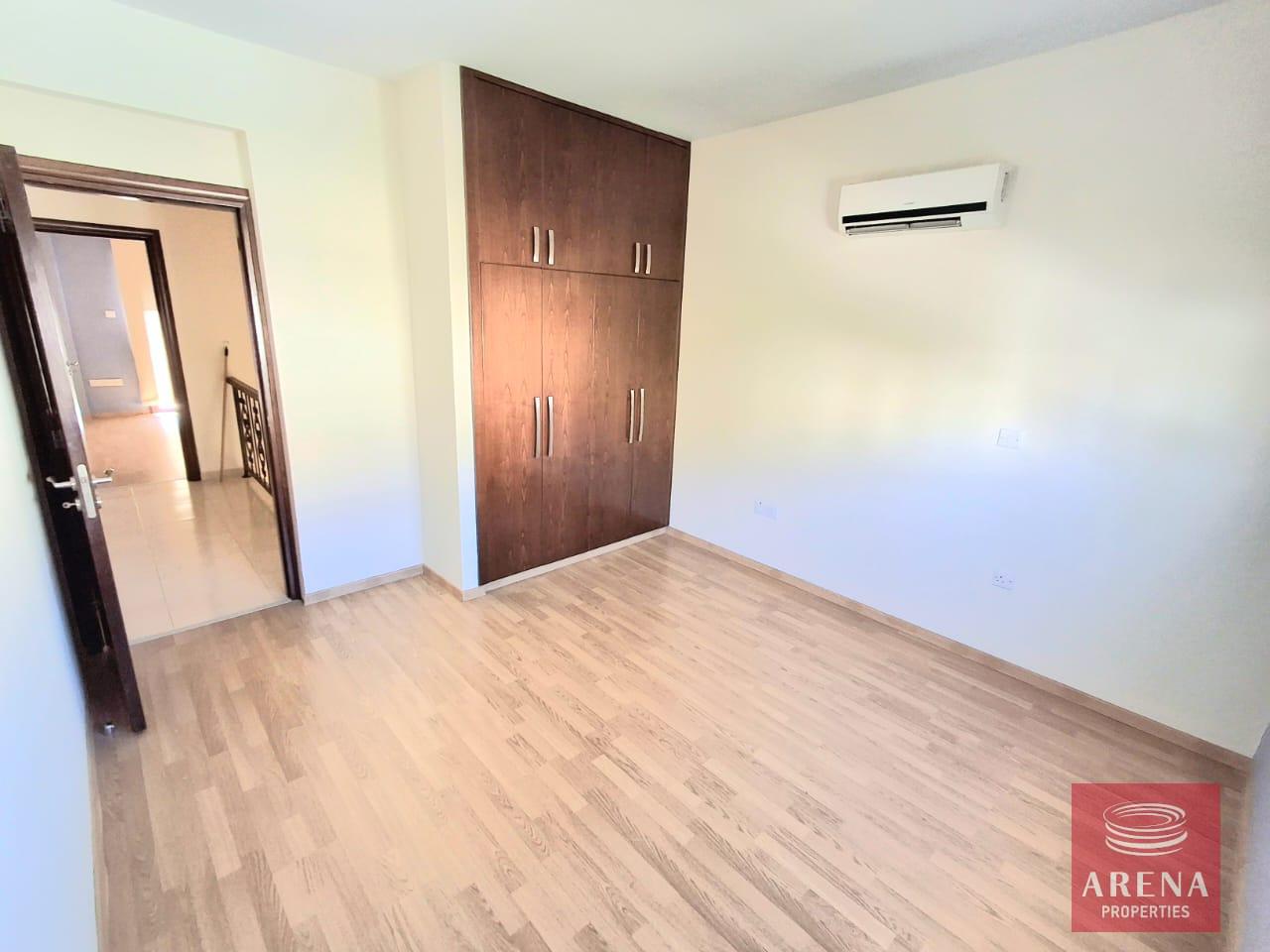 16-4-bed-villa-in-alethriko-9072