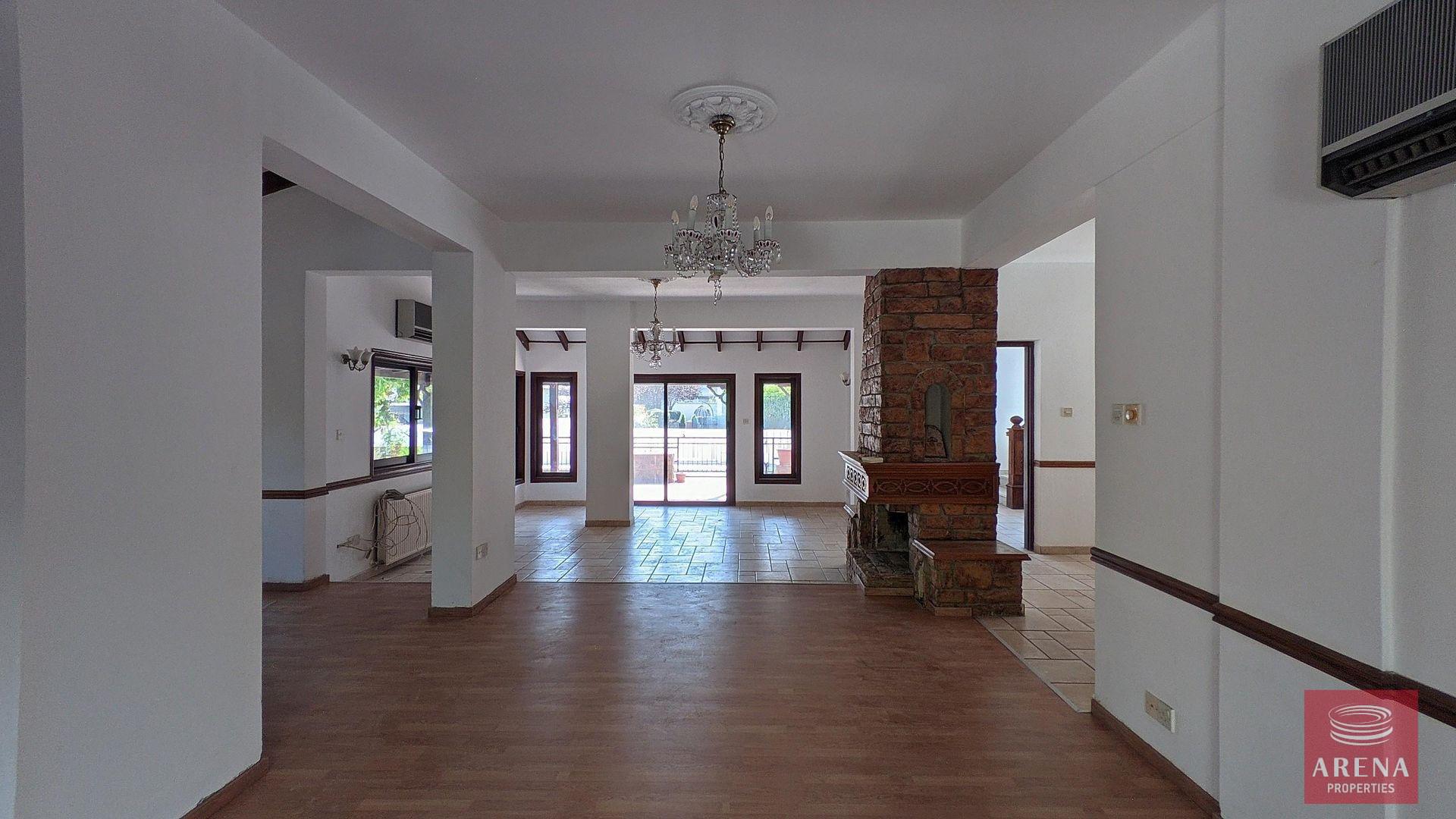 16-villa-in-oroklini-8660