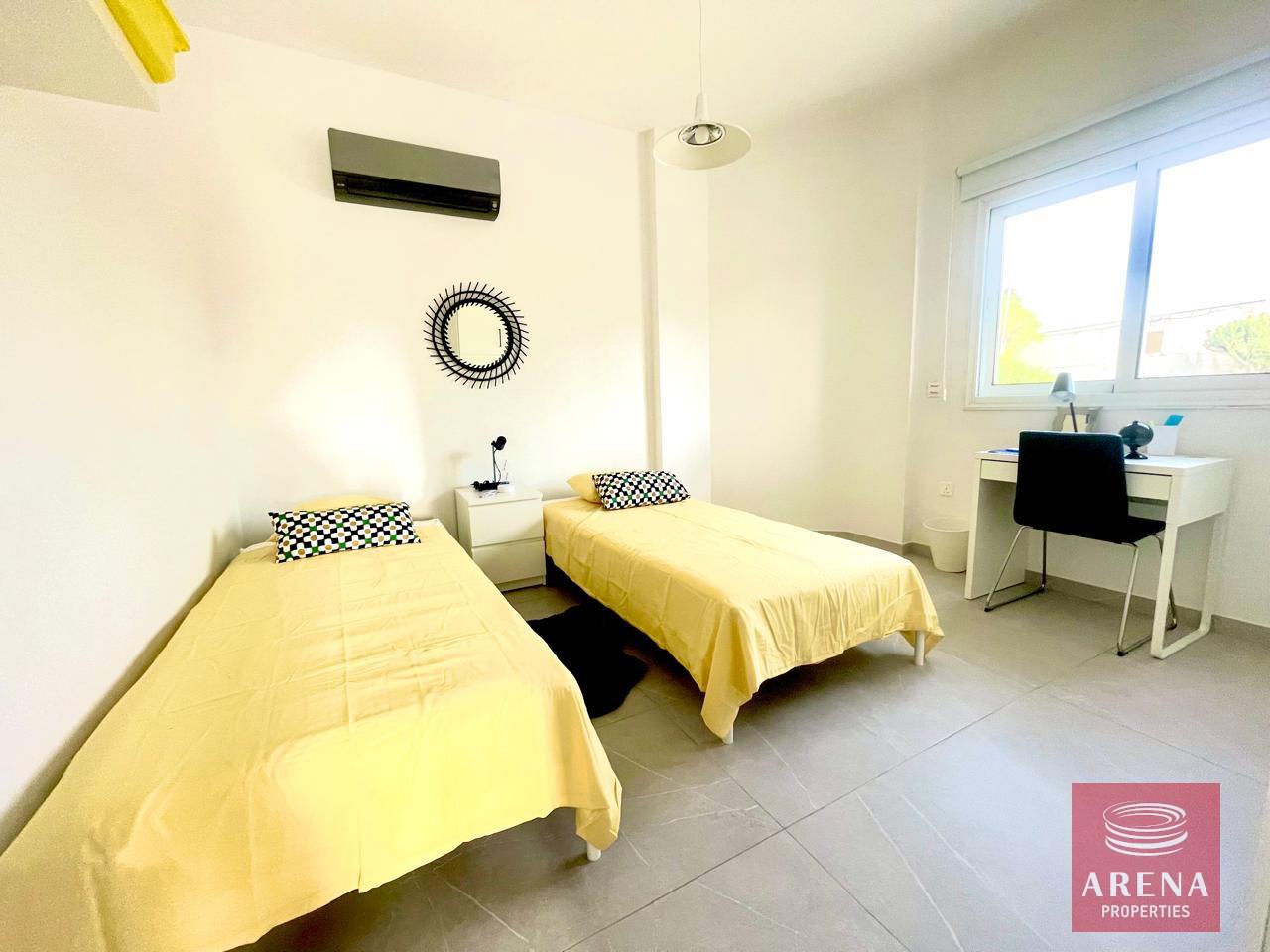 17-2-BED-APT-LIVADIA-8048-1