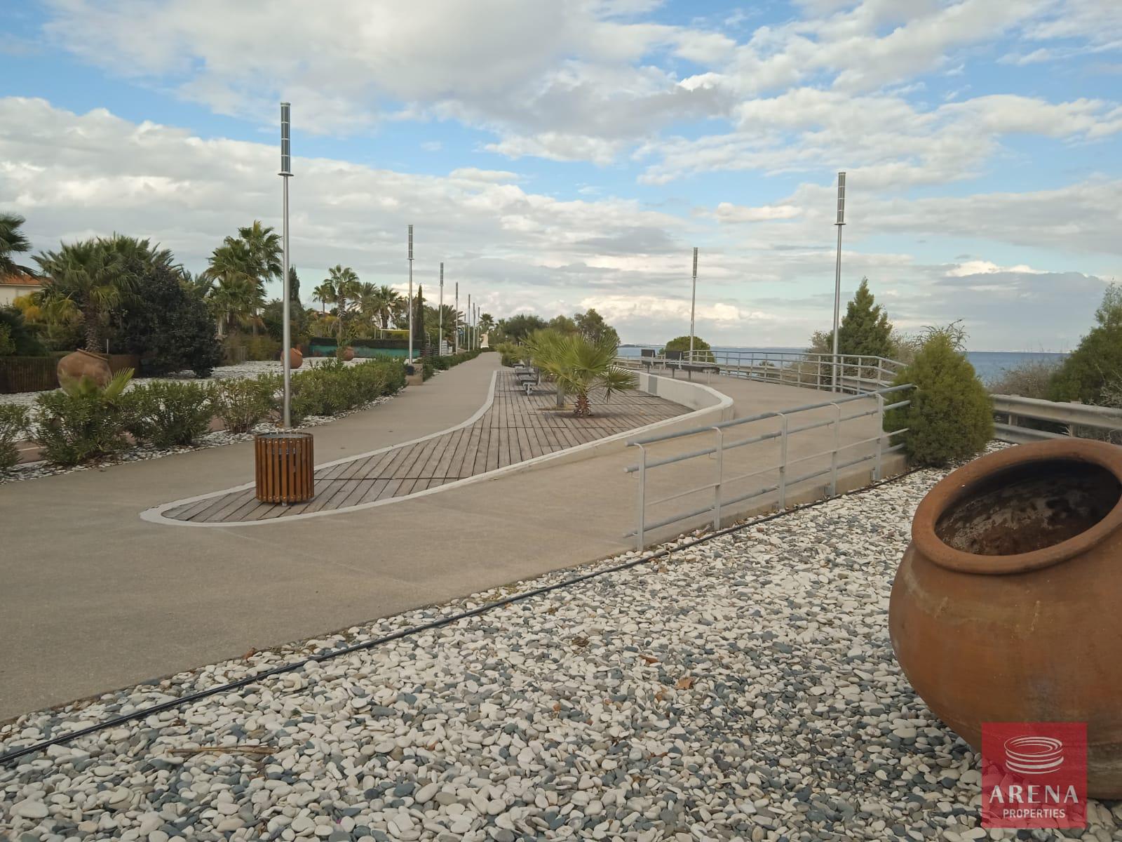 17-3-BED-GF-APT-8832