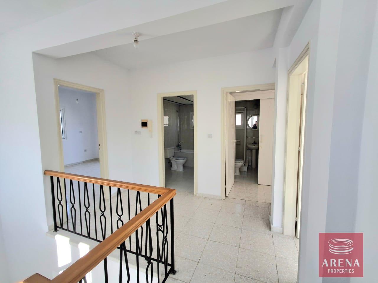 17-3-BED-VILLA-ARADIPPOU-9115