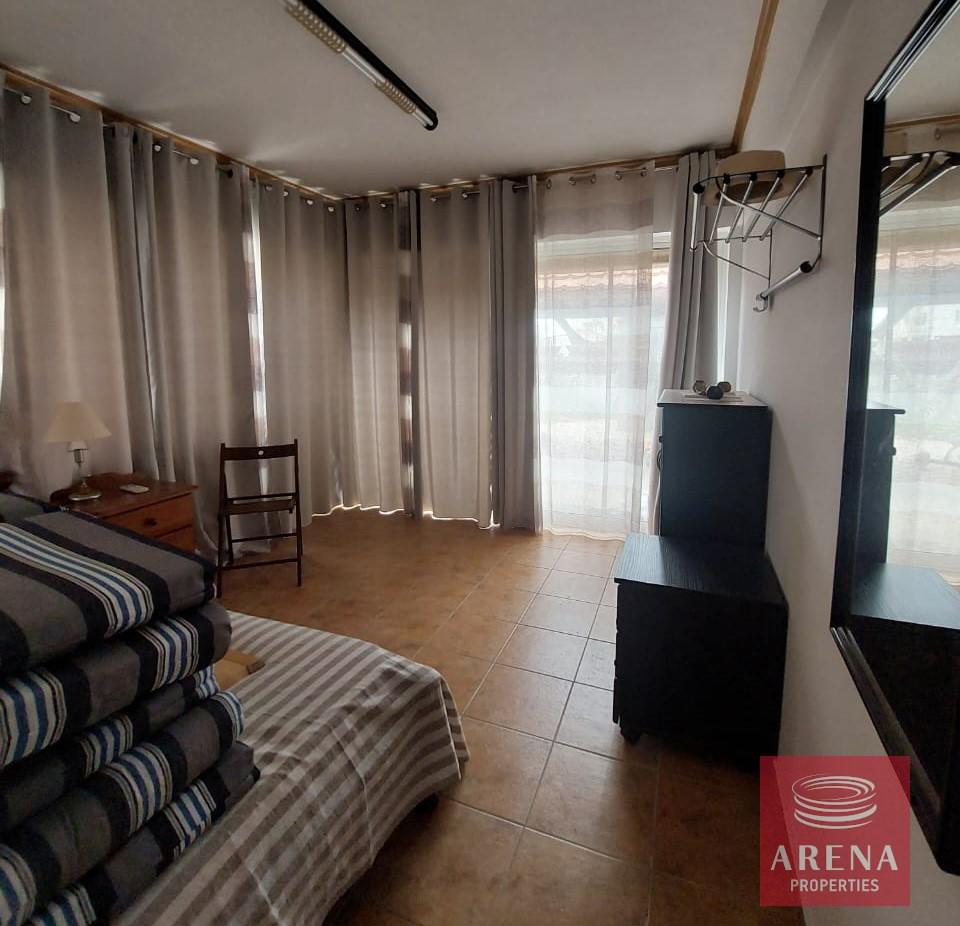 17-3-bed-th-livadia-8173