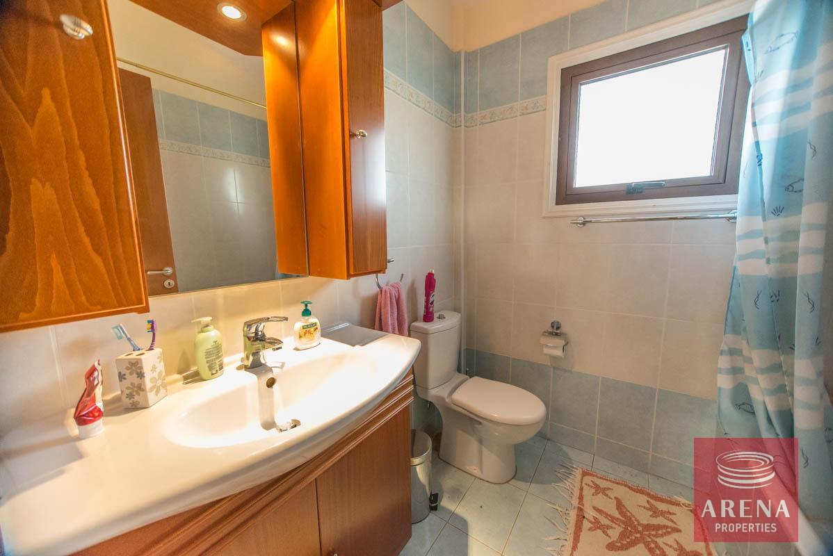 17-3-bed-villa-for-sale-in-ayia-triada-bathroom