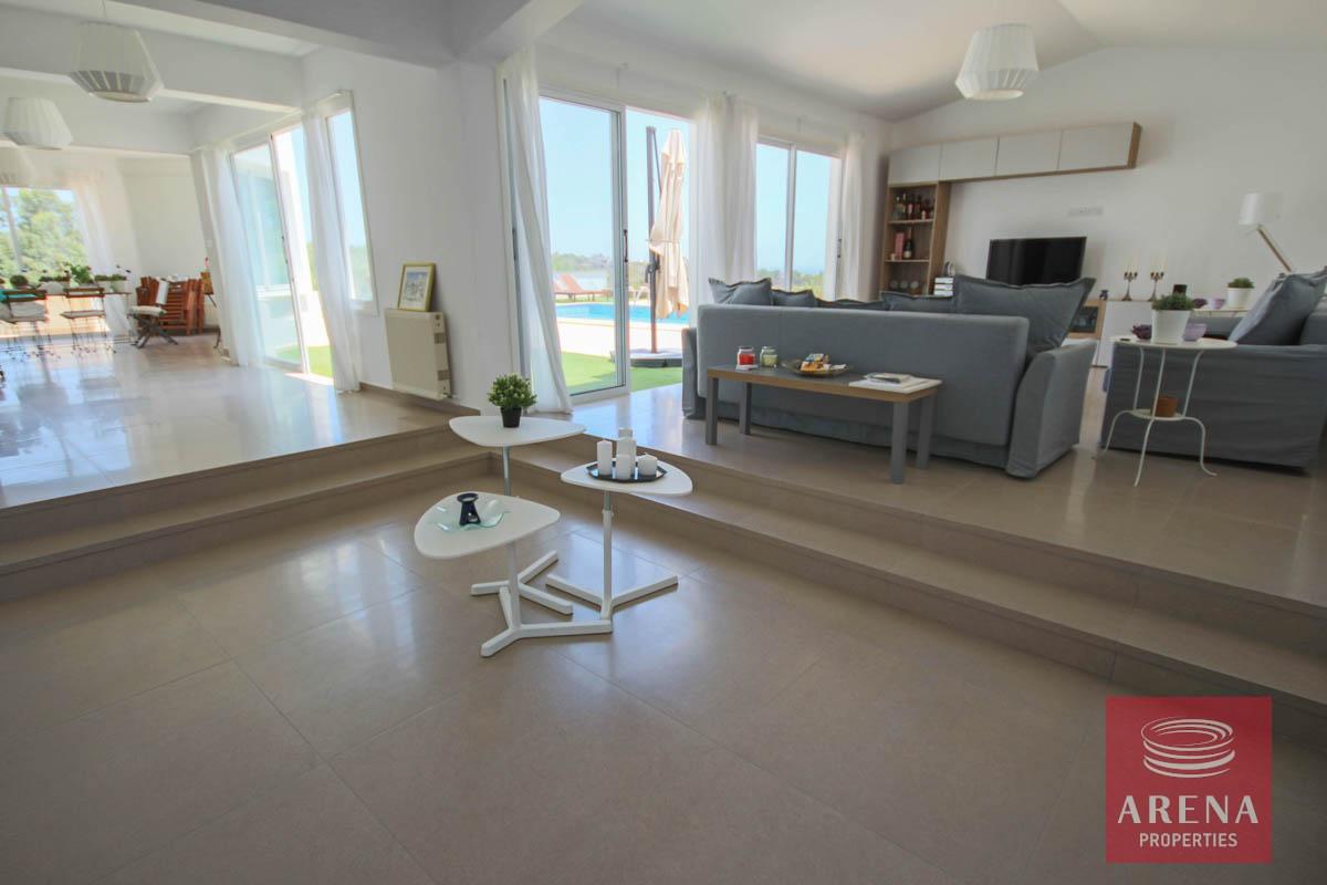 17-4-BED-VILLA-FOR-SALE-IN-CAPE-GRECO-6484