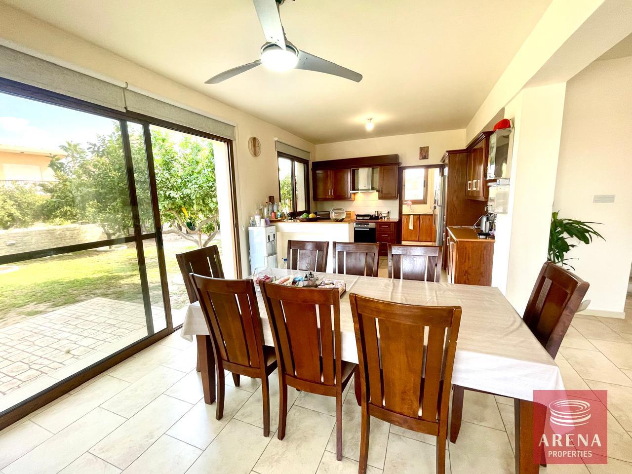 17-4-BED-VILLA-IN-KITI-8754