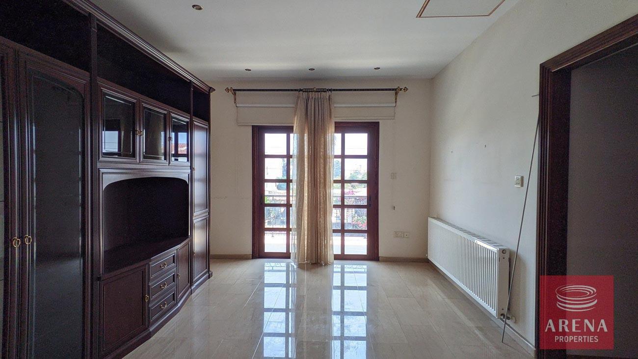 17-4-BED-VILLA-IN-OROKLINI-7481