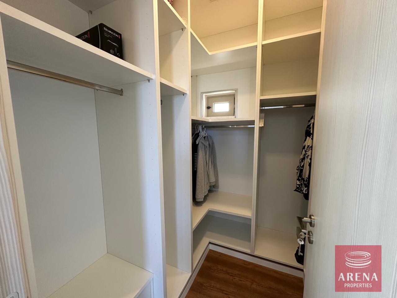 17-4-bed-villa-livadia-8384