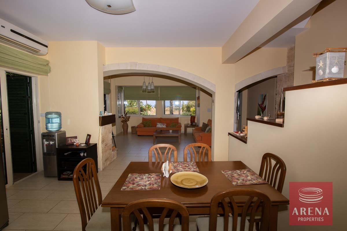 17-5-bed-villa-in-Paralimni-6482