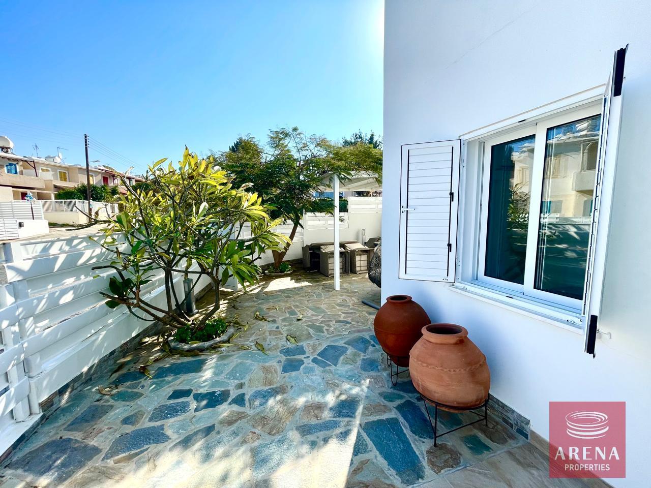 17-APT-IN-PROTARAS-9256