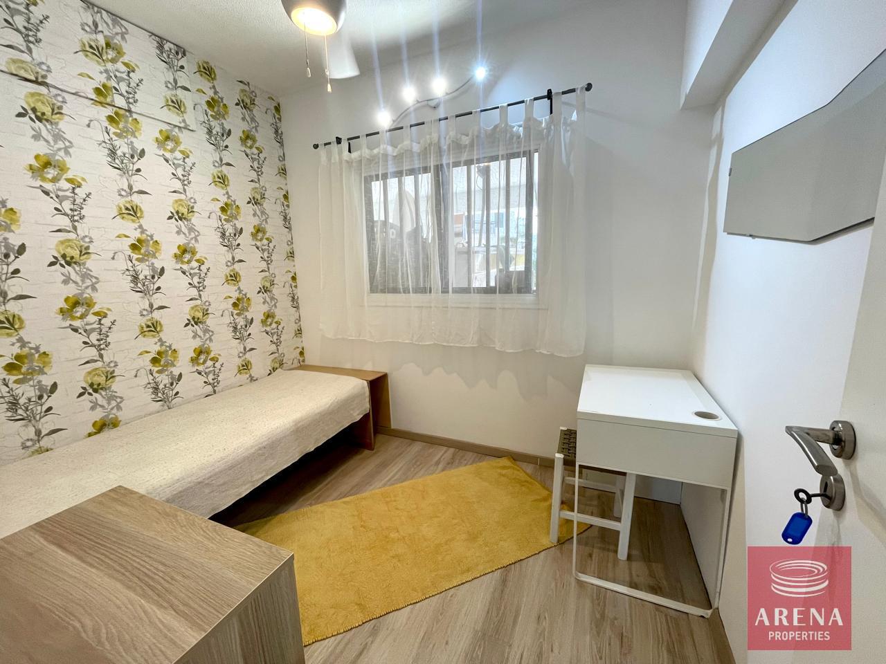 17-GF-APT-PROTARAS-9244